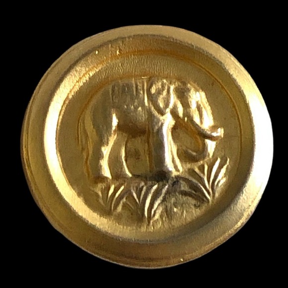 Ellen Designs Clip Button Earrings Brushed Gold Elephant Signed 1980s - Picture 5 of 8